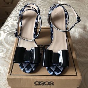 Brand new bow heels
